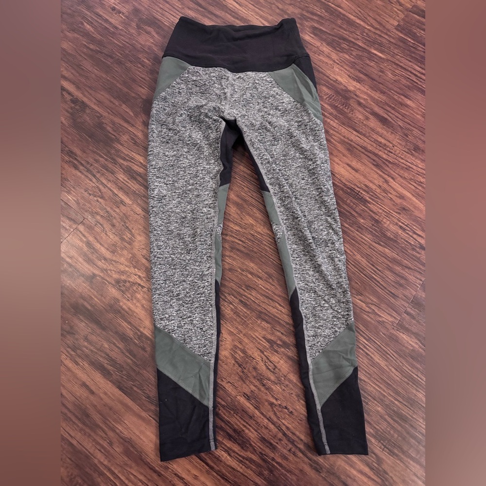 Beyond Yoga Black and Gray Leggings